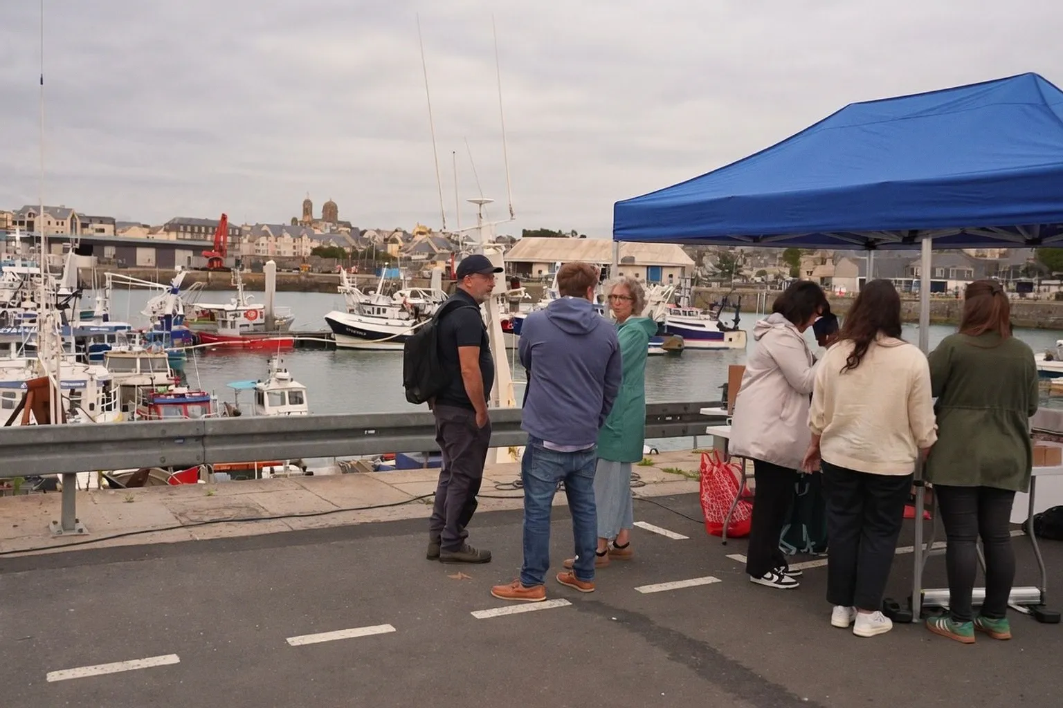 Addictions en mer : comment les services sociaux soutiennent les marins-pêcheurs