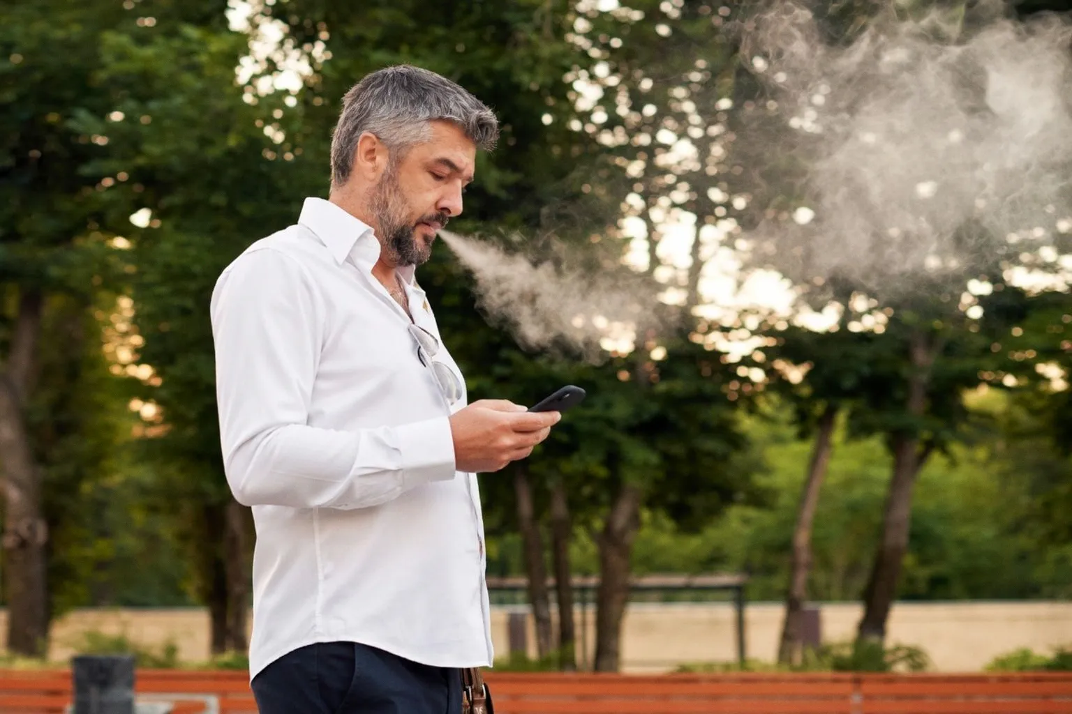 Arrêt du tabac : pourquoi la cigarette électronique surpasse les substituts classiques