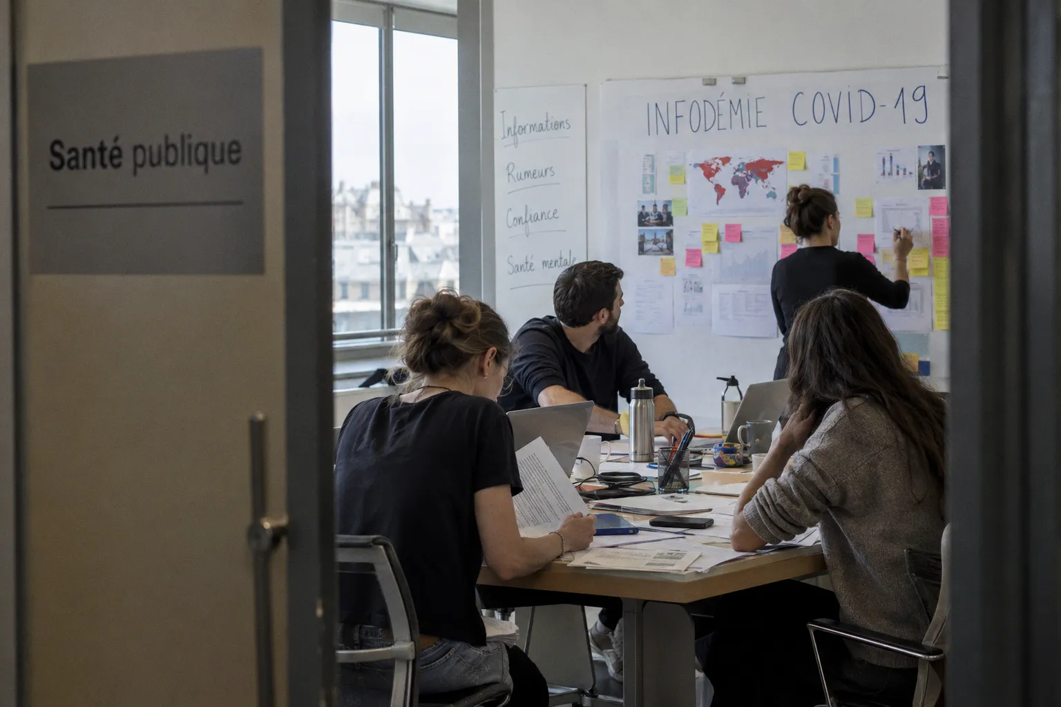 Les professionnels de la santé publique rapportent leur expérience de l'infodémie du COVID-19